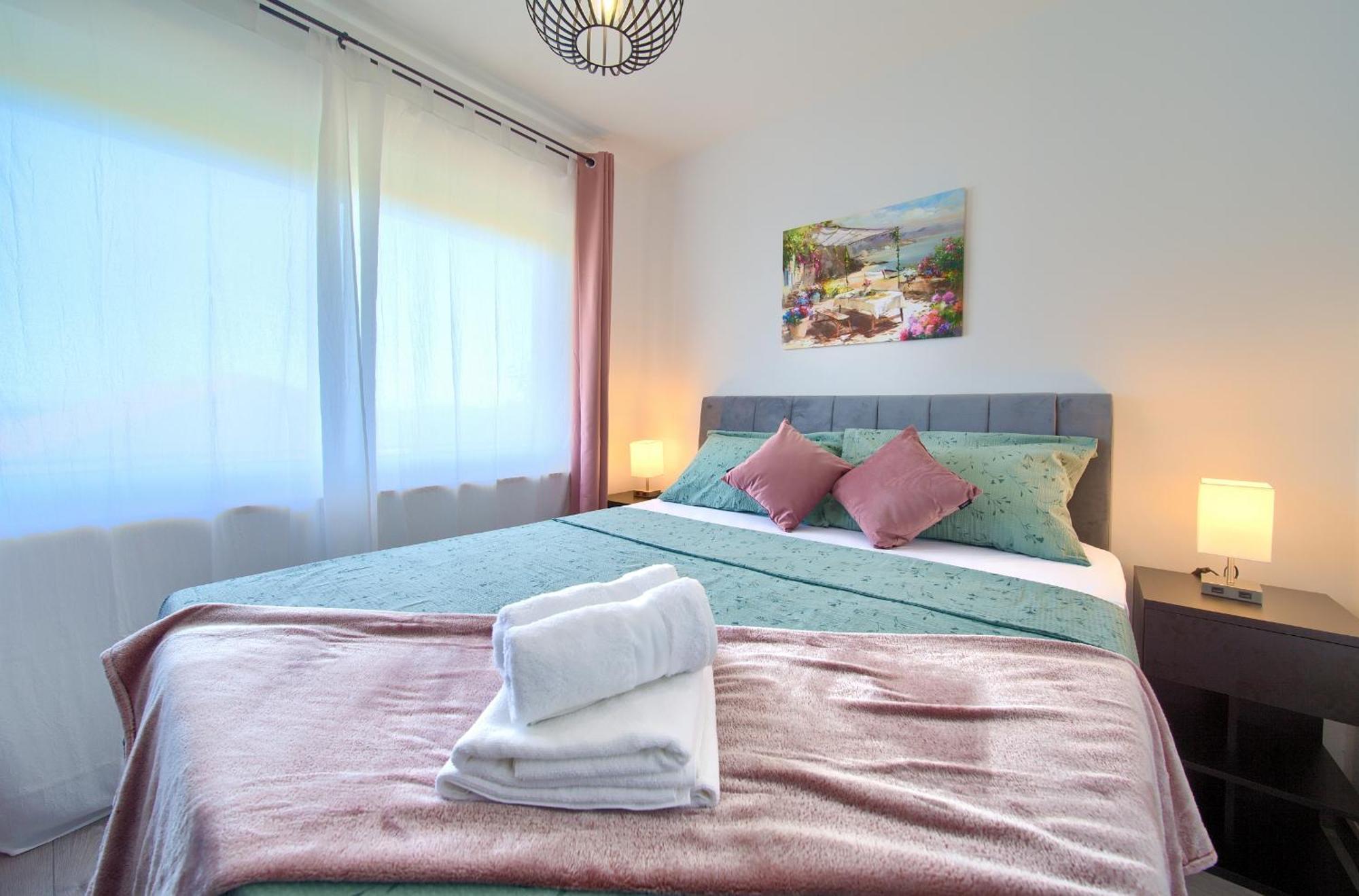 Apartment Lela Krk Town Bagian luar foto
