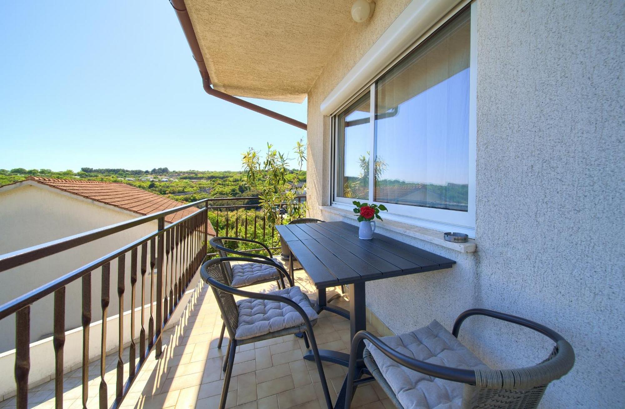 Apartment Lela Krk Town Bagian luar foto